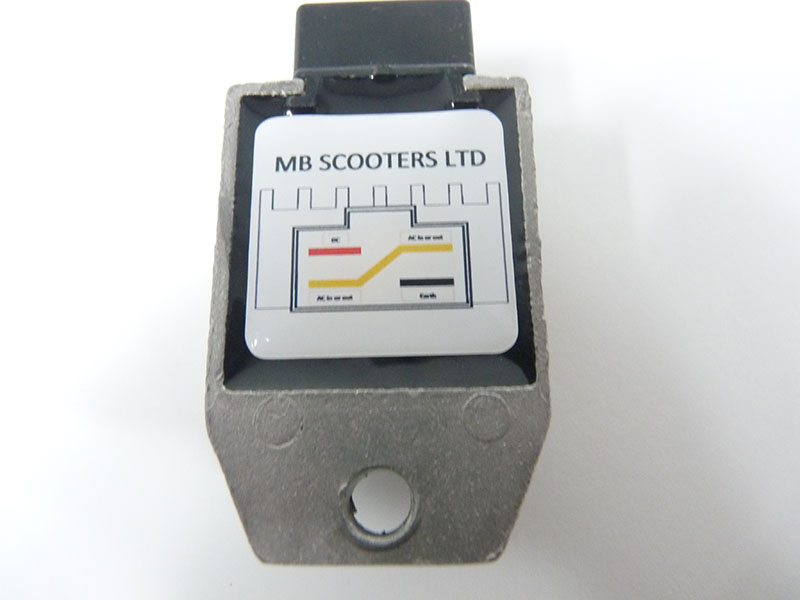 Universal Electronic Ac/Dc Regulator and Rectifier in one, 12 volt, MB, Includes loom & rubber